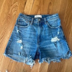 A&F Curve Love High Rise 4” Short